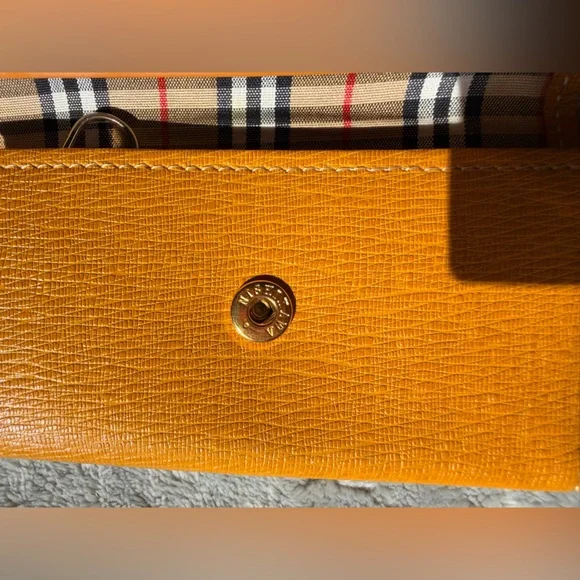 Burberry Mustard Leather 3 Ring Key Case - Picture 5 of 6